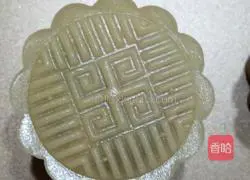 Illustration of how to make five-nut Cantonese mooncakes 6