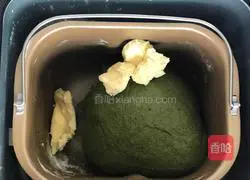 Illustration of how to make spinach croissants 6