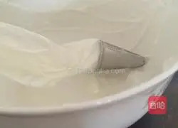 Illustration of how to make meringue cookies 5