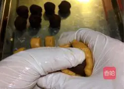 Illustration of how to make bean paste mooncakes 10