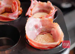 Illustration of how to make bacon toast and egg cups 3