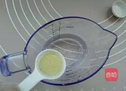 Illustration of how to make half-moon soft-core bread 2