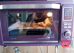 Cantonese style Illustration of how to make moon cakes 14