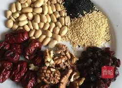 Illustration of how to make five-nut mooncake fillings 1