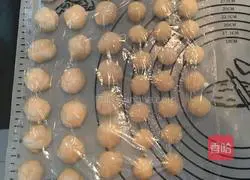 Illustration of how to make fresh meat mooncakes 6