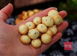 Illustration of how to make egg biscuits 15