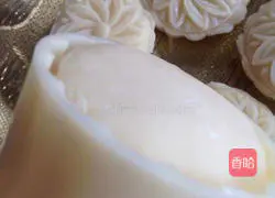 Illustration of how to make custard snowskin mooncakes 12