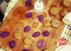 Purple Illustration of how to make potato mooncakes 5