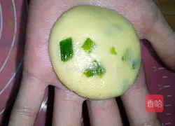 Illustration of how to make chive biscuits 8