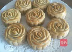 Illustration of how to make egg yolk and bean paste mooncakes 18