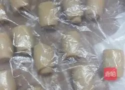 Illustration of how to make fresh meat mooncakes 10