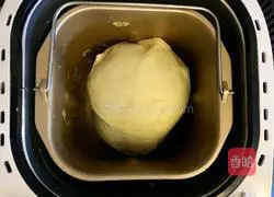 Illustration of how to make onion spicy bread rolls 4