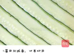 Baby's Illustration of how to make double yellow toast for 1 and a half year old during Dragon Boat Festival 1