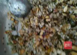 Illustration of how to make five-nut mooncakes 1