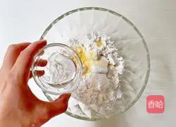 Illustration of how to make fragrant rice mooncakes 6