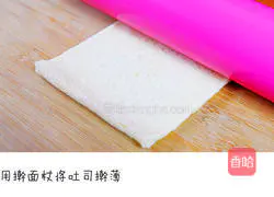 Illustration of how to make banana toast rolls 2