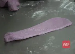 Illustration of how to make purple sweet potato bread 12