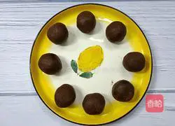 Illustration of how to make bean paste mooncakes 7