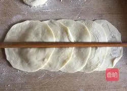 Illustration of how to make rose bread 9