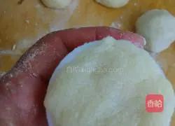 Illustration of how to make custard snowskin mooncakes 11