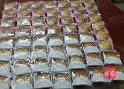 Illustration of how to make egg yolk, lotus paste and whole grain mooncakes 9