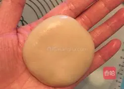 Illustration of how to make fresh meat mooncakes 17