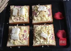 Illustration of how to make morning fast toast slices 17