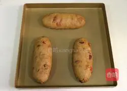 Illustration of how to make red date and wolfberry soft European buns 11