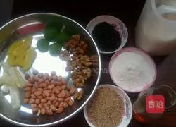 Illustration of how to make dried fruit mooncake filling 1