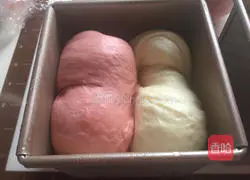 Illustration of how to make two-color water cube toast bread 9