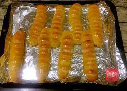 Illustration of making caterpillar bread 19