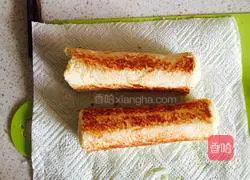 Illustration of how to make banana toast rolls 8