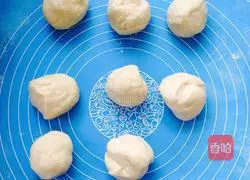 Illustration of how to make golden croissant 5