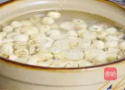 Illustration of how to make egg yolk and lotus paste mooncakes 3