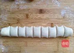 Illustration of how to make fresh meat mooncakes 11