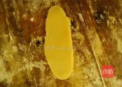 Illustration of how to make puff pastry mooncakes with electric baking pan 4