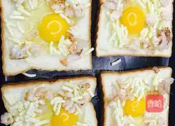 Illustration of how to make shrimp, cheese and baked egg toast 7