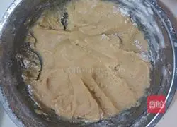 Illustration of how to make white lotus paste and egg yolk Cantonese mooncakes 3