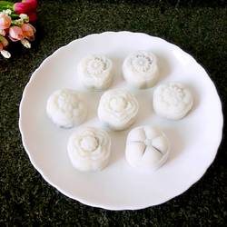 Snowskin mooncake