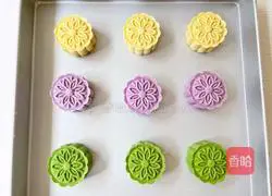 Illustration of how to make fragrant rice mooncakes 16