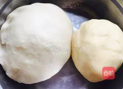 Illustration of how to make crispy skin, fresh meat and pickled mustard mooncakes 3