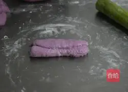 Illustration of how to make purple sweet potato bread 11
