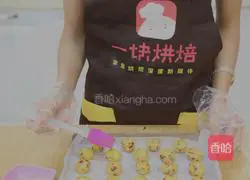 Illustration of how to make cranberry crisp 10