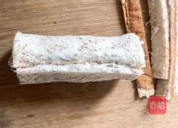 Illustration of how to make banana toast rolls 5