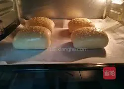 Illustration of how to make meat floss and ham bread 13