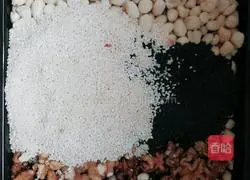 Illustration of homemade five-nut mooncakes 2