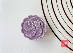 Illustration of how to make taro cheese mooncakes 14