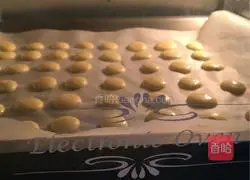 Illustration of how to make egg biscuits 9