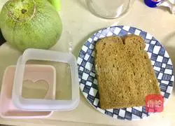 Illustration of how to make rye multigrain toast and pickled cucumber pocket bags 1