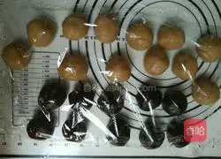 Cantonese egg yolk mooncake recipe 7